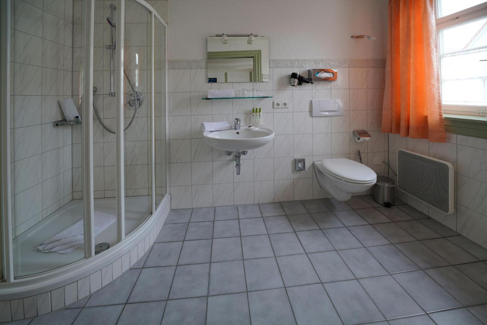Hotel Adler Am Schloss Bonnigheim Bagian luar foto
