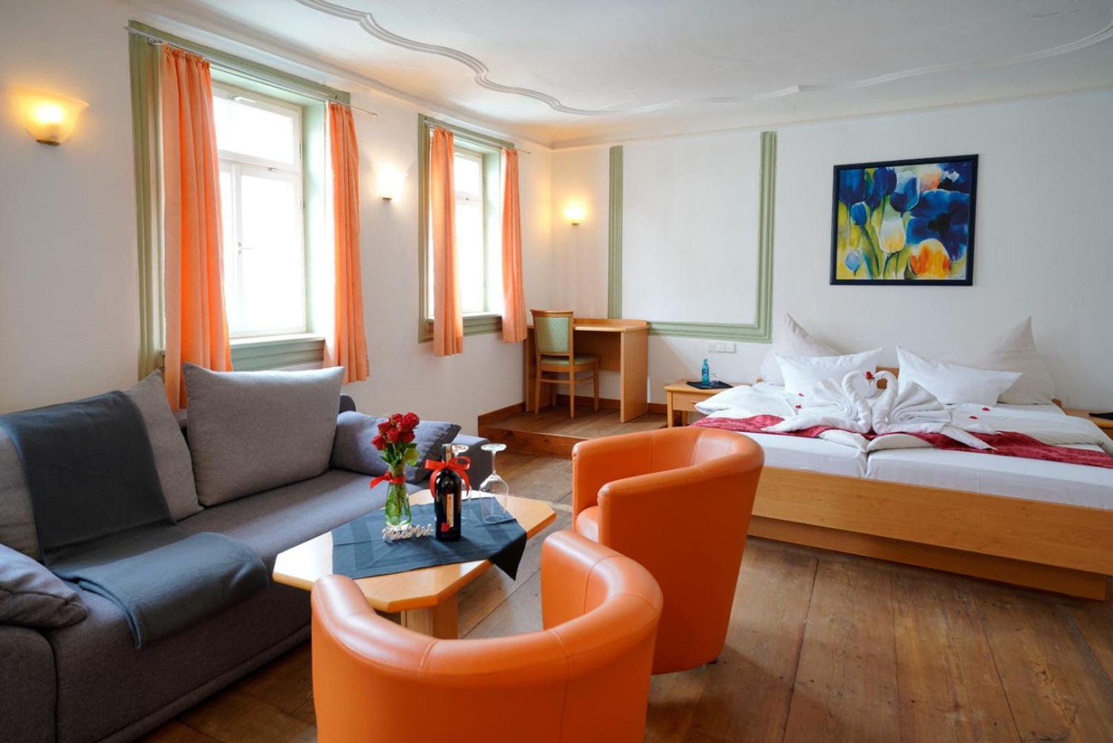 Hotel Adler Am Schloss Bonnigheim Bagian luar foto