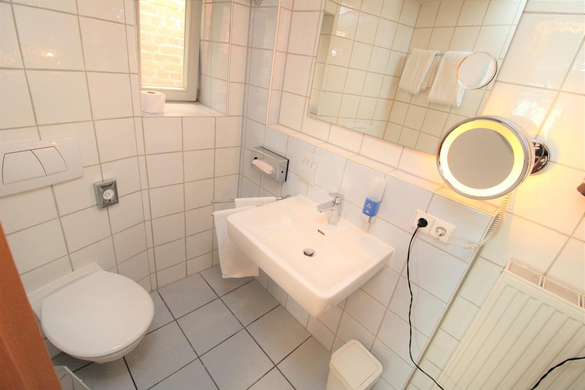 Hotel Adler Am Schloss Bonnigheim Bagian luar foto
