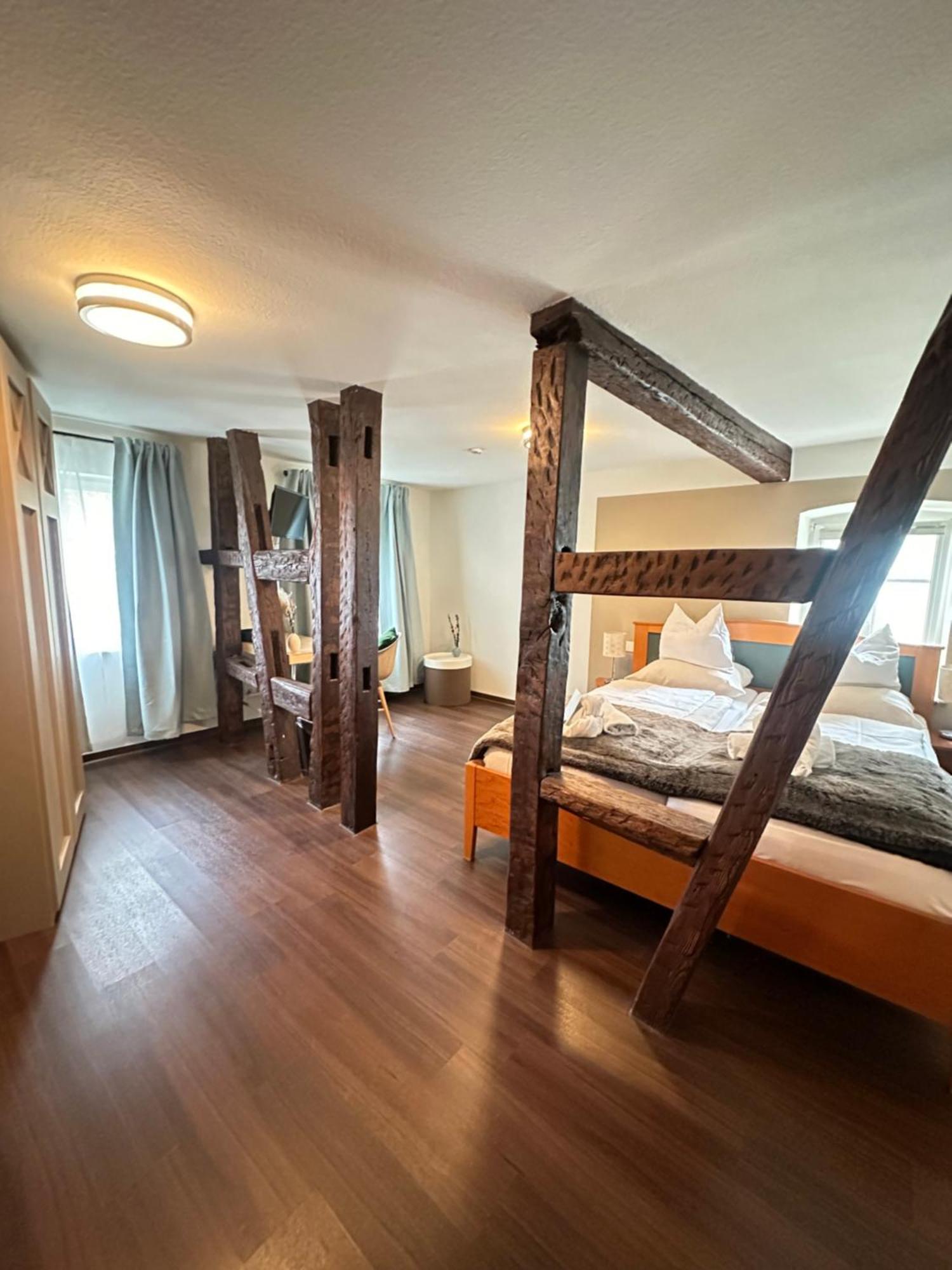 Hotel Adler Am Schloss Bonnigheim Bagian luar foto
